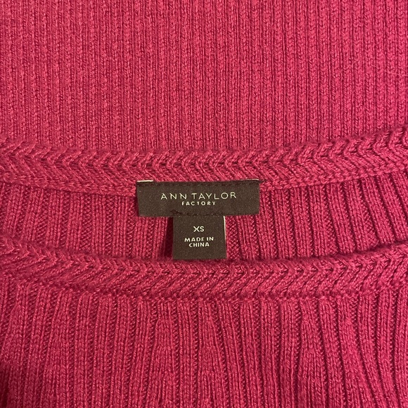Womens Ann Taylor Wool Blend Purple Magenta Ribbed Pullover Sweater - Picture 3 of 3